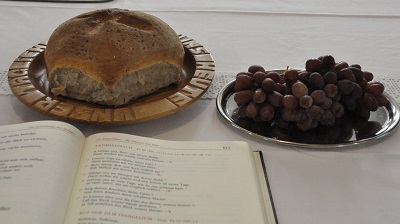 Brot_Bibel_Altar_Trauben_web.jpg